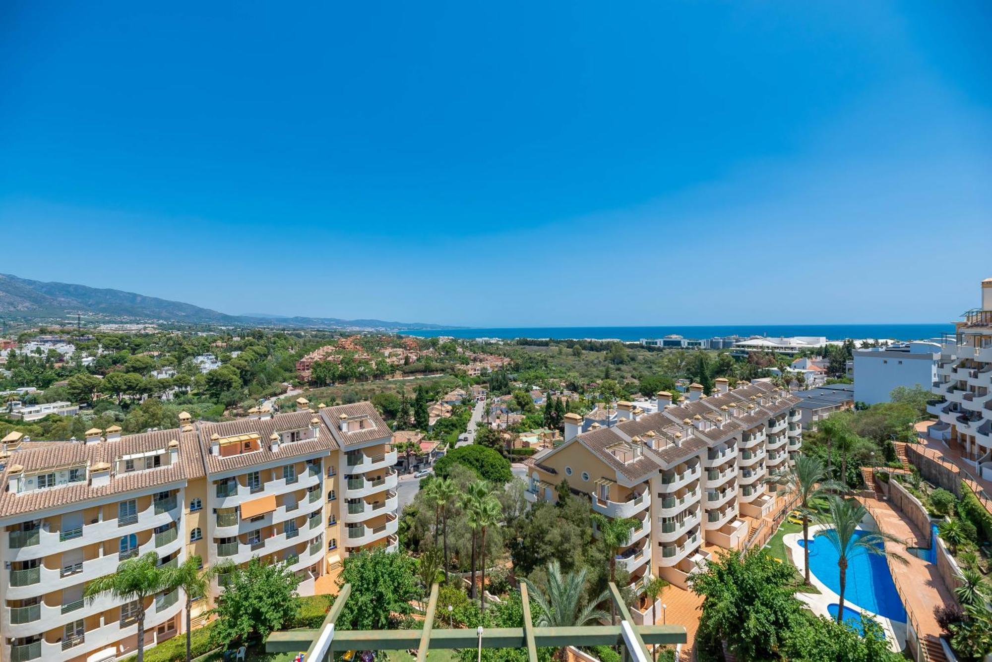 Appartement Elegant 2 Bdrm Penthouse With Bbq And Pools à Marbellac Extérieur photo