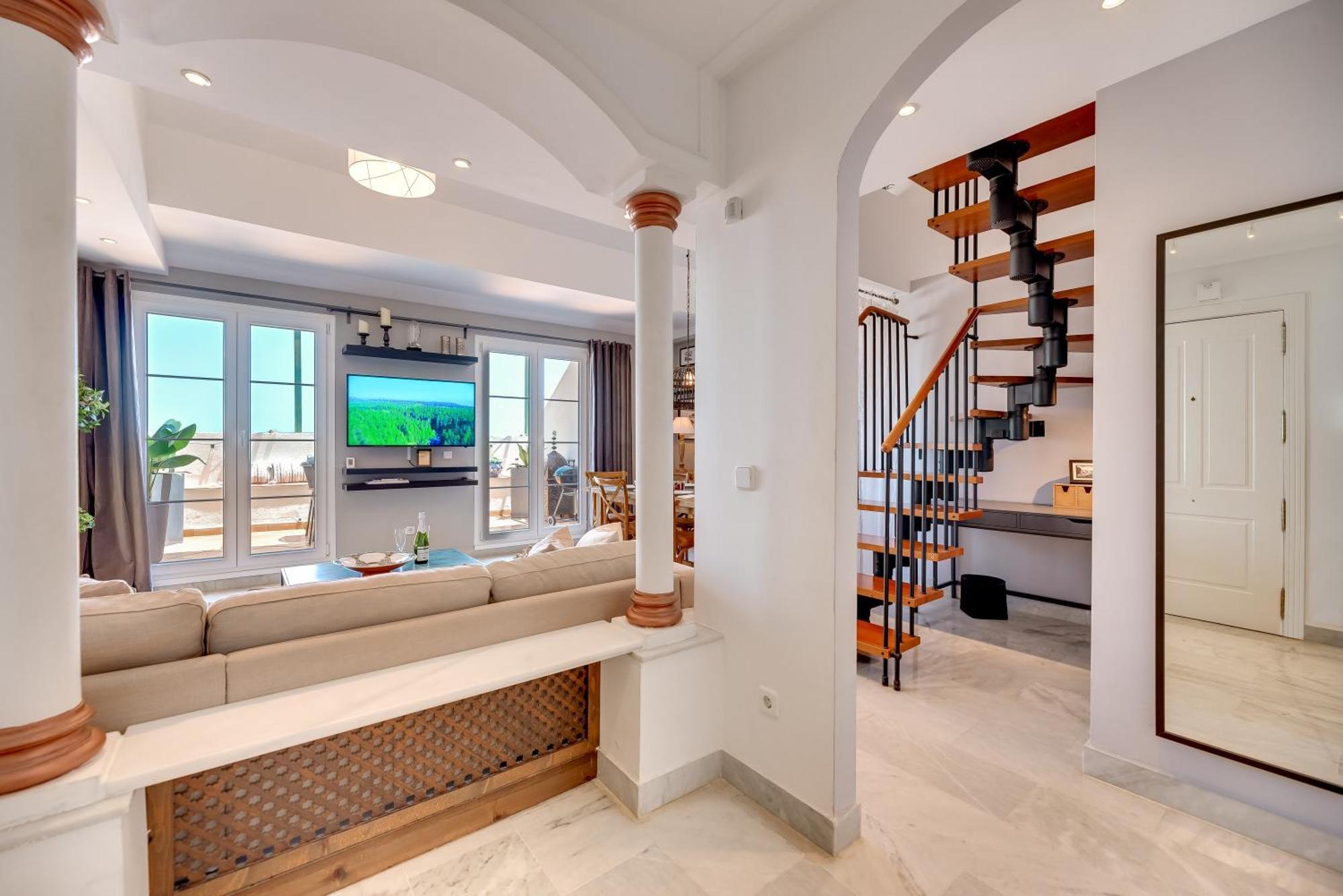 Appartement Elegant 2 Bdrm Penthouse With Bbq And Pools à Marbellac Extérieur photo