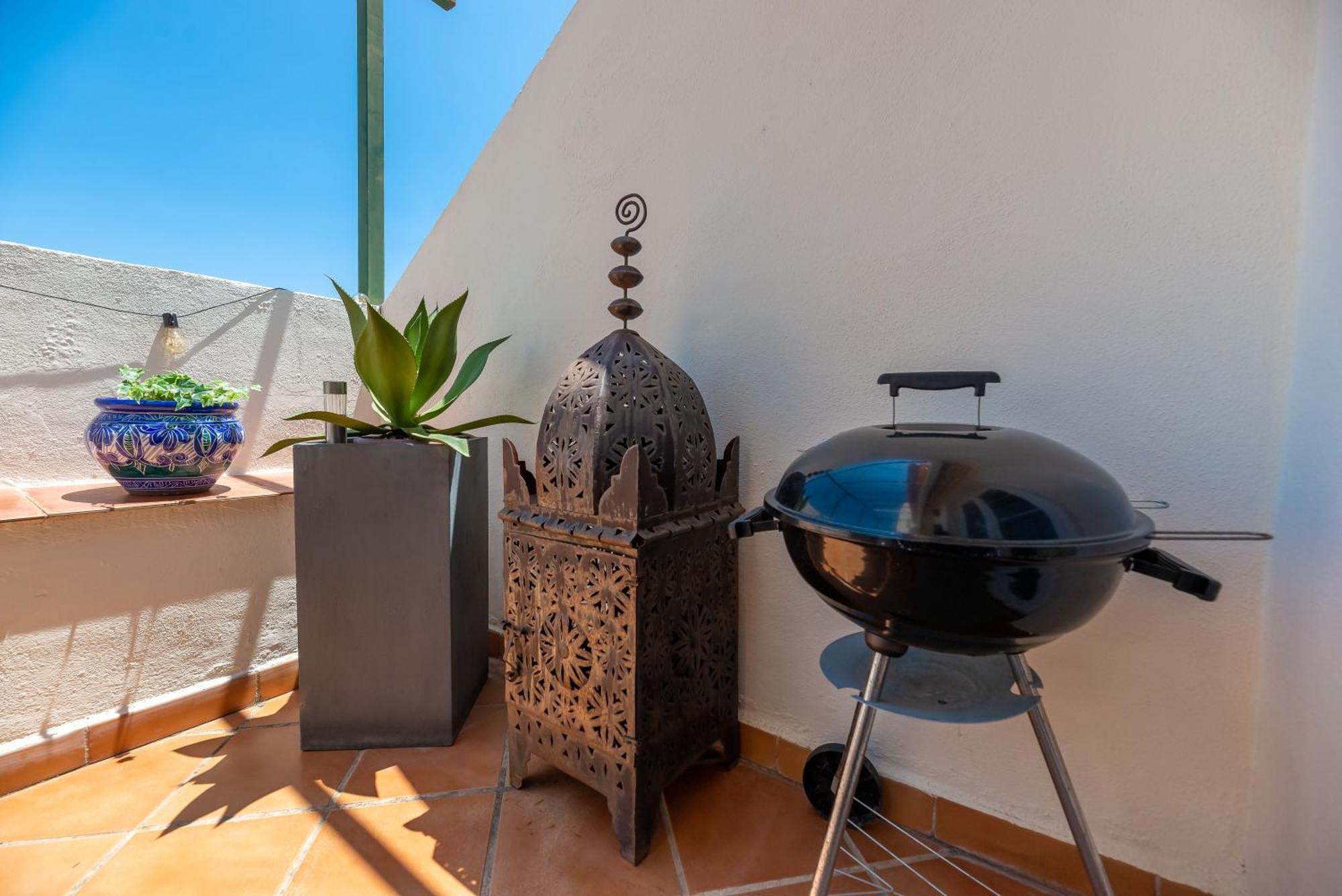 Appartement Elegant 2 Bdrm Penthouse With Bbq And Pools à Marbellac Extérieur photo