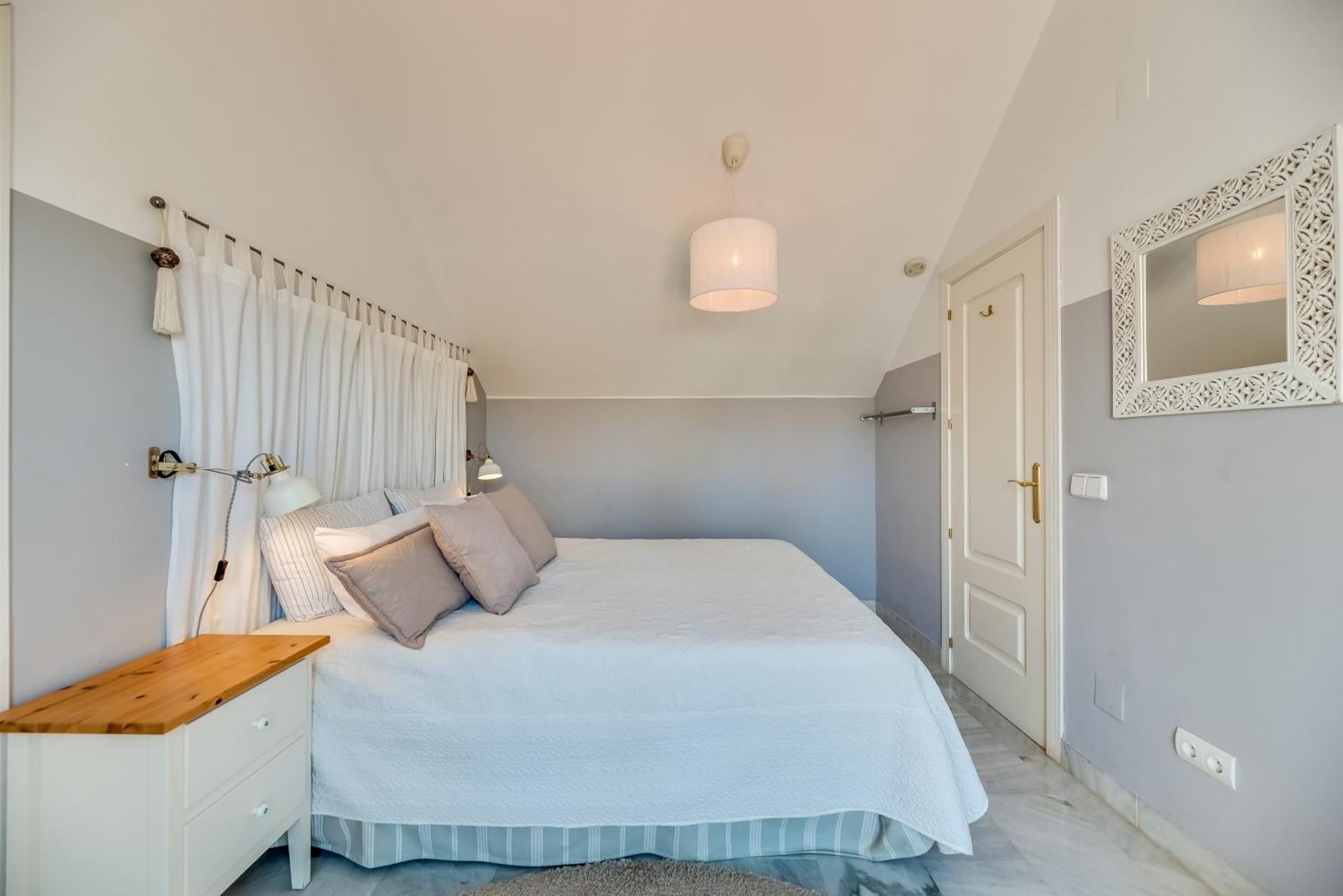 Appartement Elegant 2 Bdrm Penthouse With Bbq And Pools à Marbellac Extérieur photo