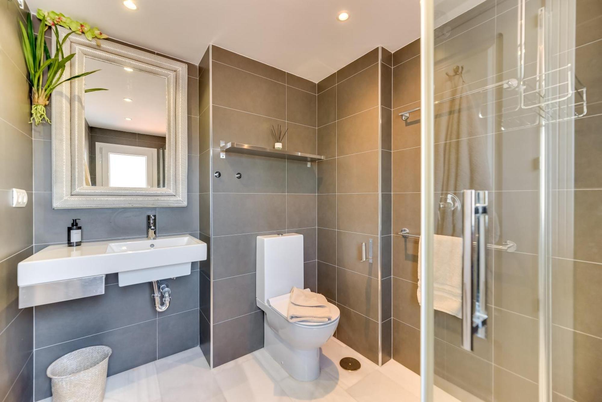 Appartement Elegant 2 Bdrm Penthouse With Bbq And Pools à Marbellac Extérieur photo