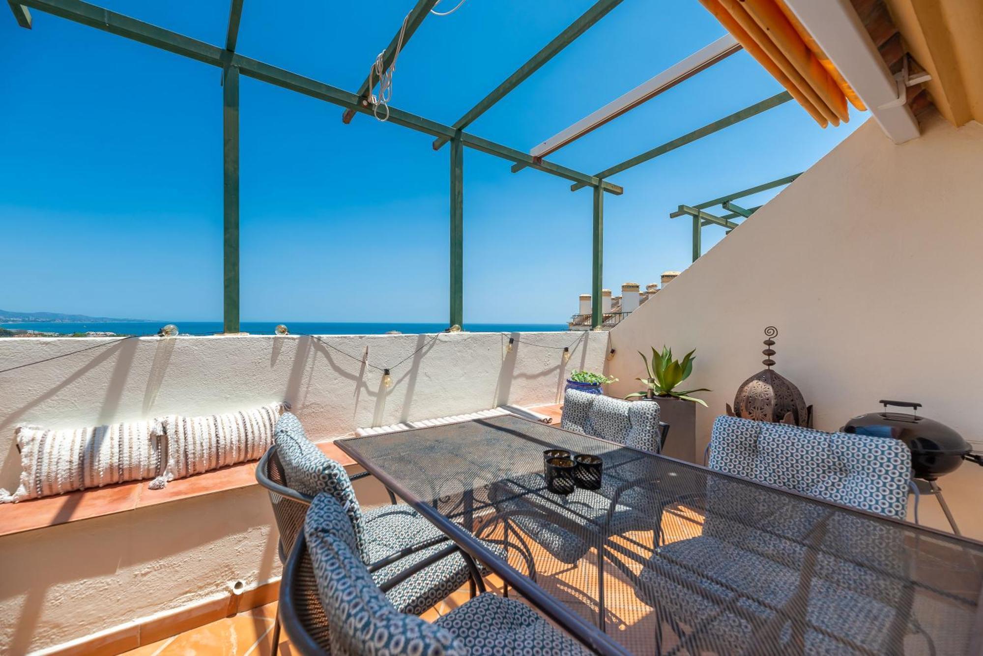 Appartement Elegant 2 Bdrm Penthouse With Bbq And Pools à Marbellac Extérieur photo