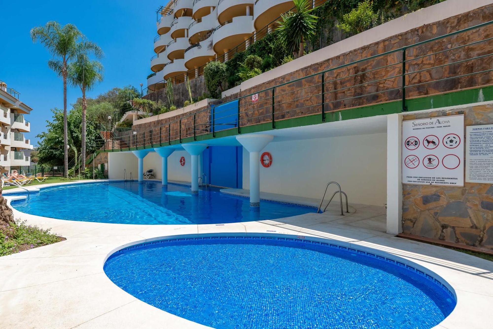 Appartement Elegant 2 Bdrm Penthouse With Bbq And Pools à Marbellac Extérieur photo