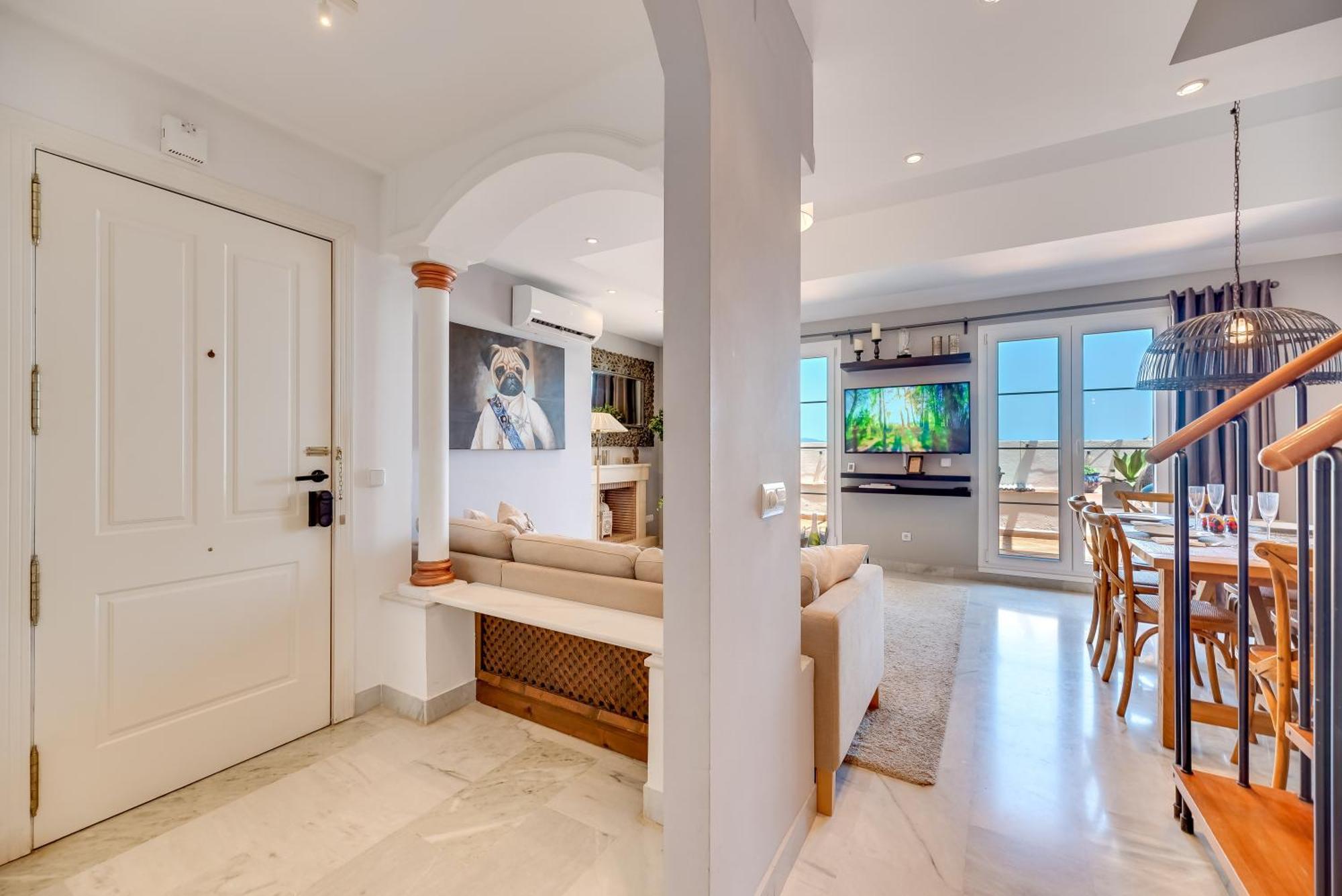 Appartement Elegant 2 Bdrm Penthouse With Bbq And Pools à Marbellac Extérieur photo
