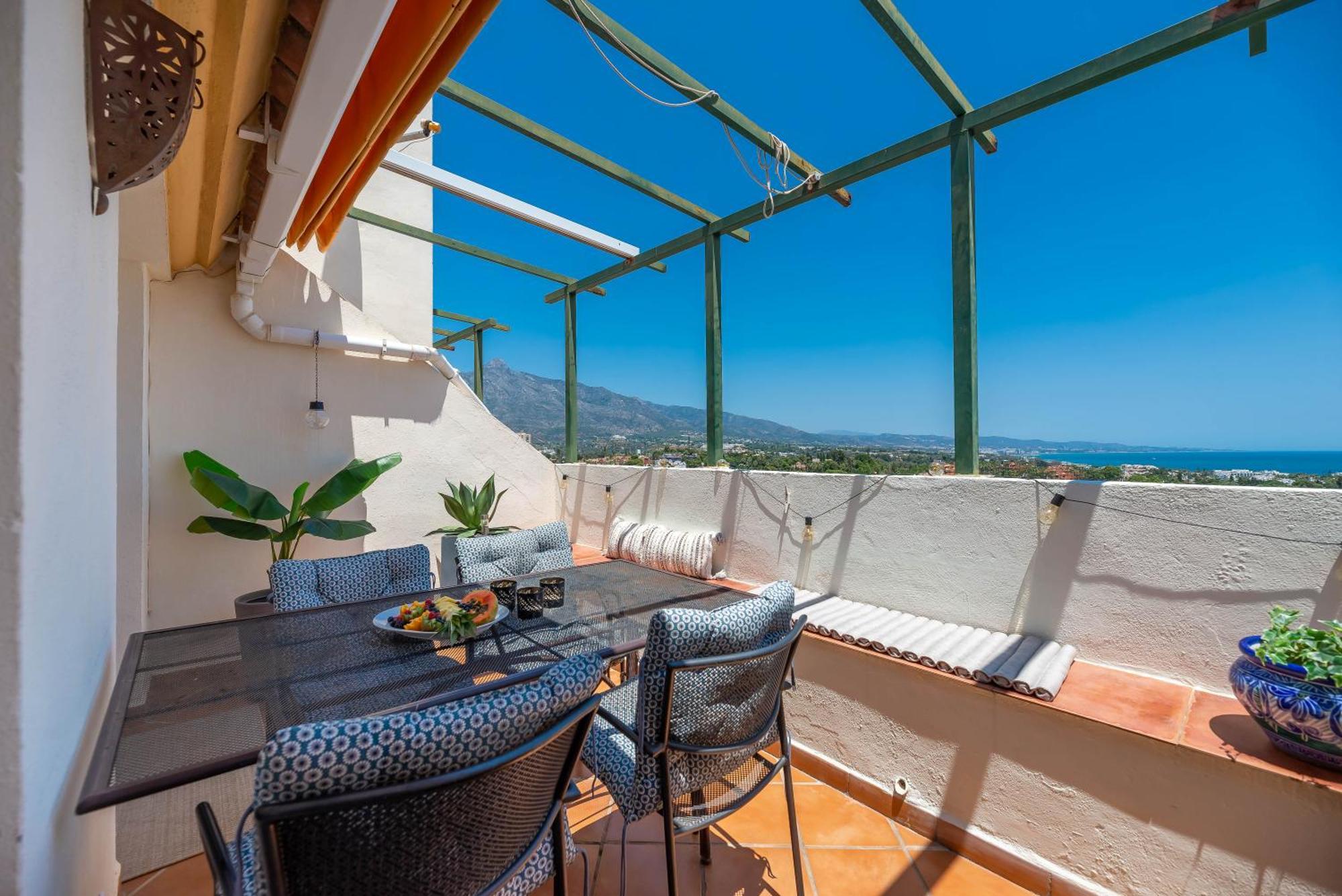 Appartement Elegant 2 Bdrm Penthouse With Bbq And Pools à Marbellac Extérieur photo