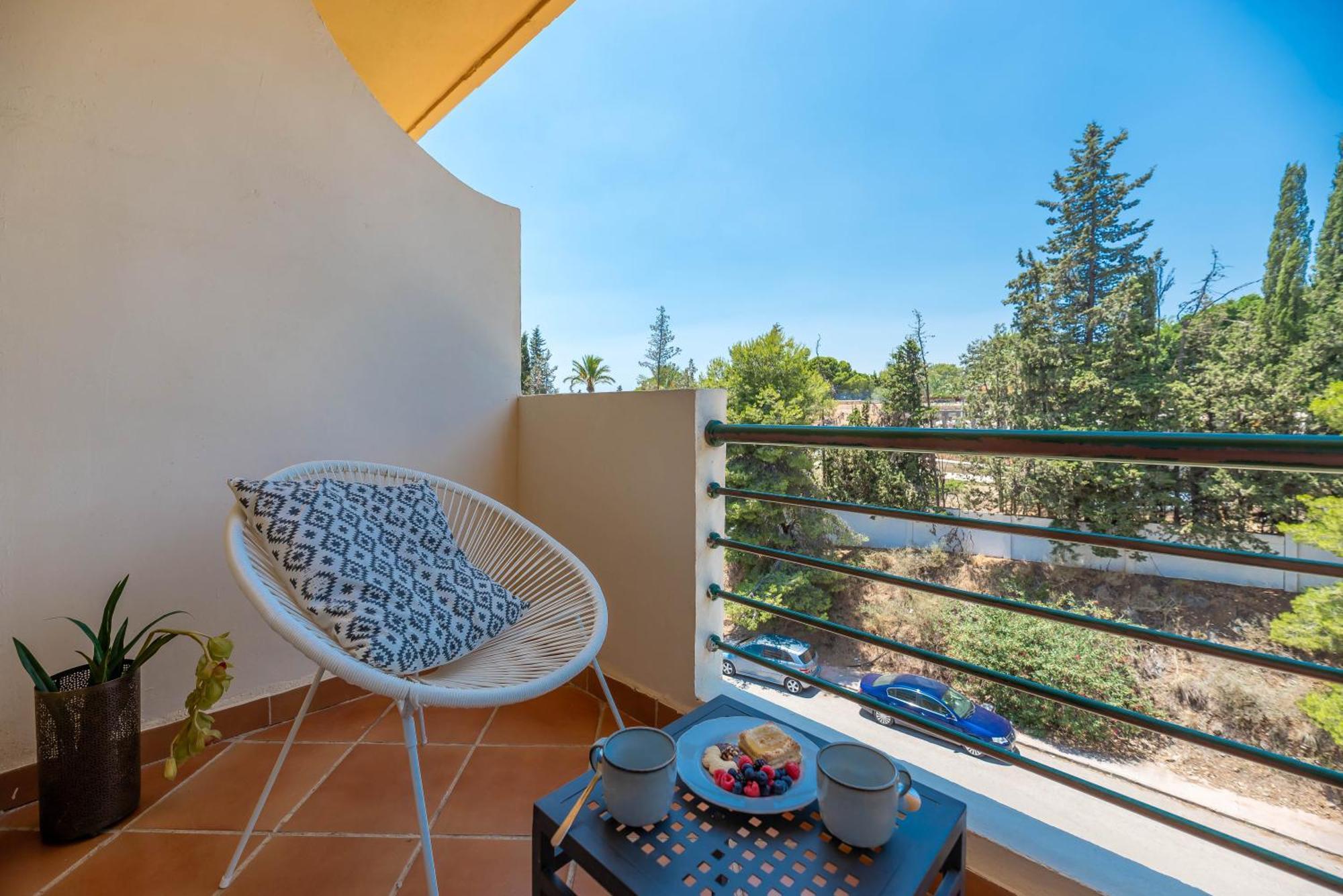 Appartement Elegant 2 Bdrm Penthouse With Bbq And Pools à Marbellac Extérieur photo