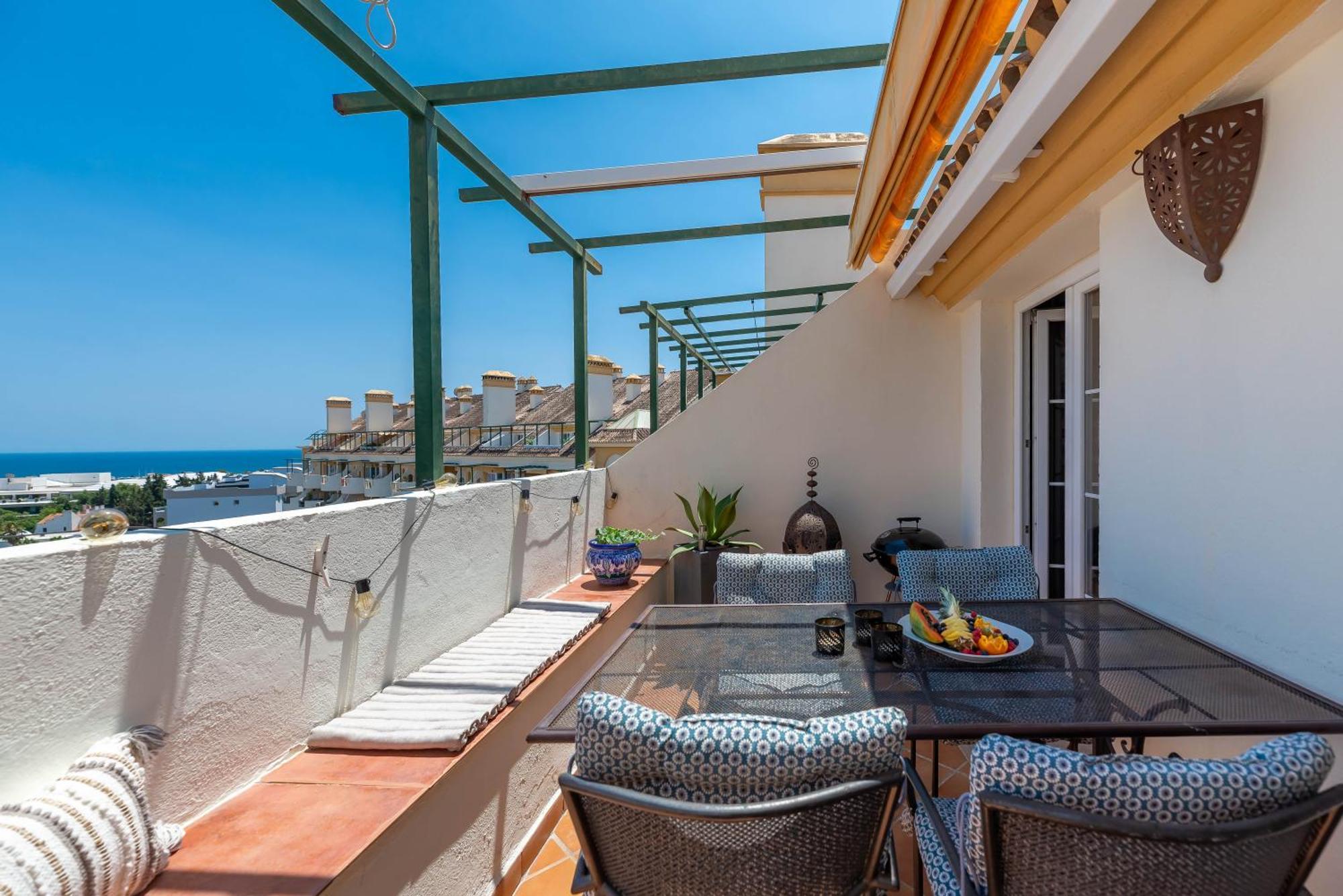 Appartement Elegant 2 Bdrm Penthouse With Bbq And Pools à Marbellac Extérieur photo