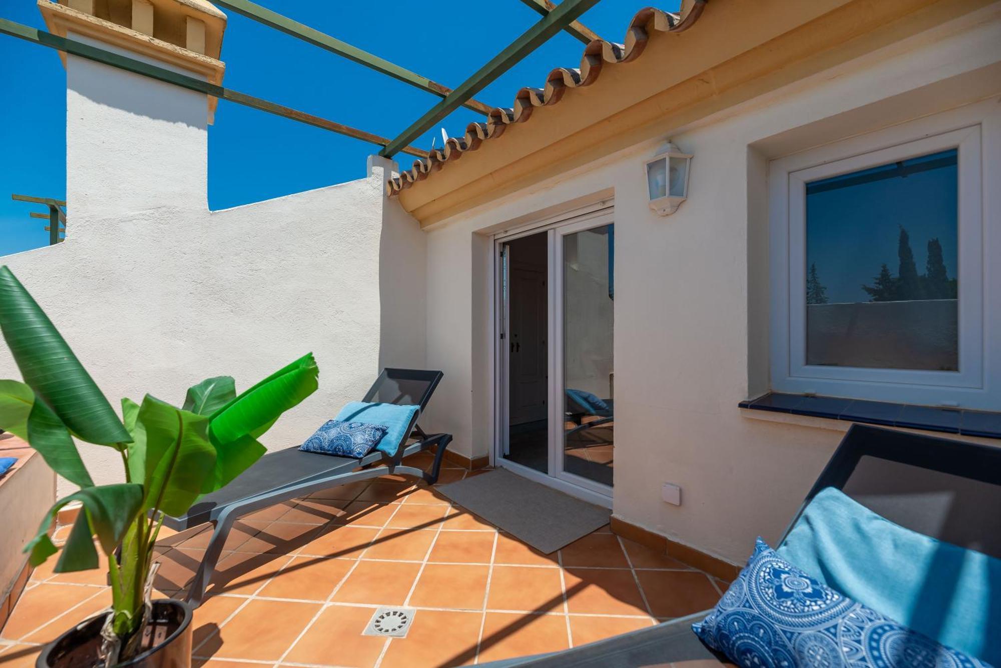 Appartement Elegant 2 Bdrm Penthouse With Bbq And Pools à Marbellac Extérieur photo