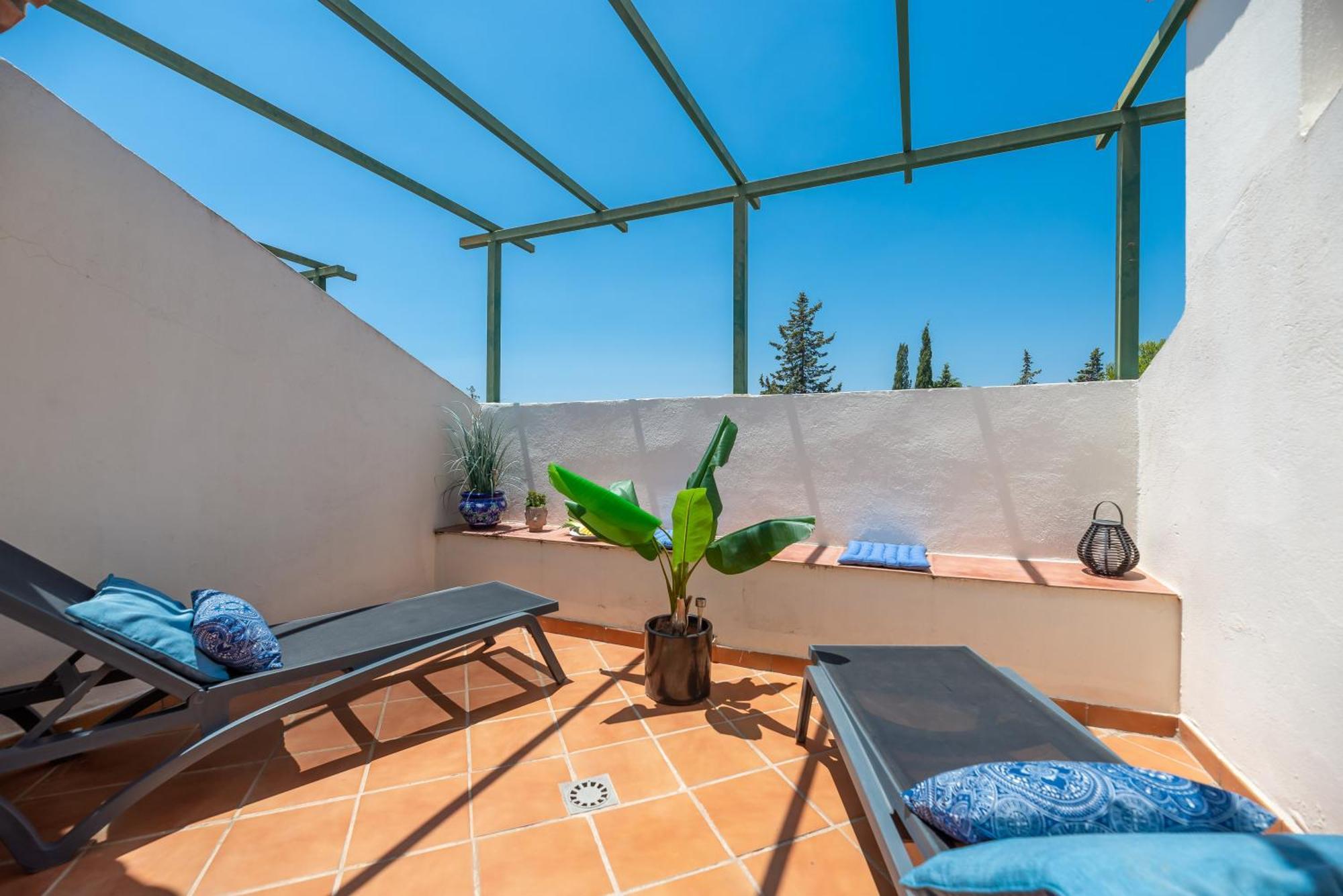 Appartement Elegant 2 Bdrm Penthouse With Bbq And Pools à Marbellac Extérieur photo